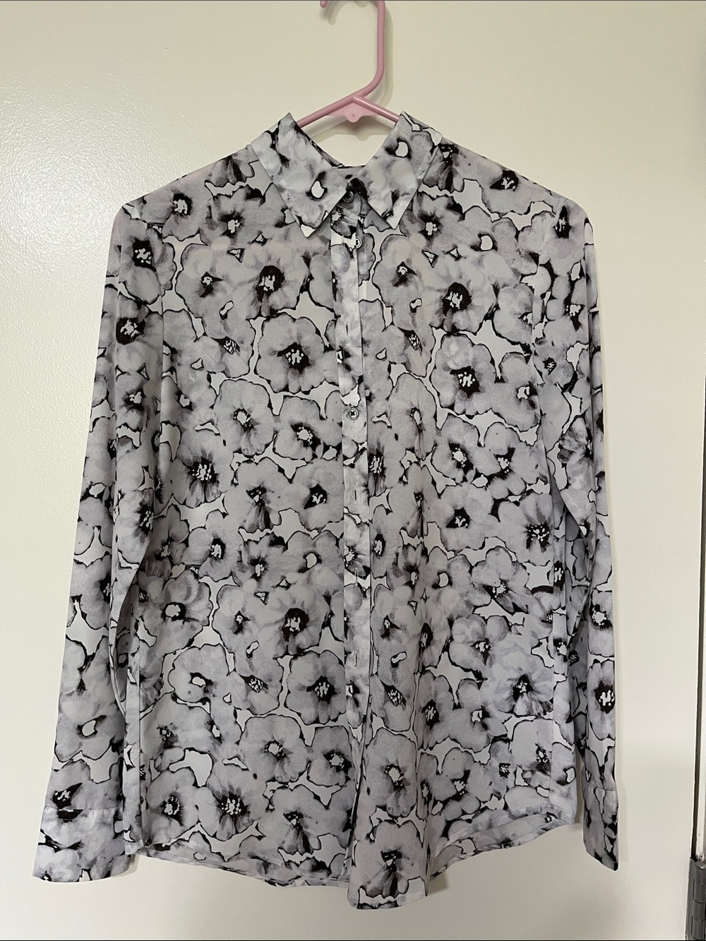Banana Republic Black & White Floral Button-Down Blouse